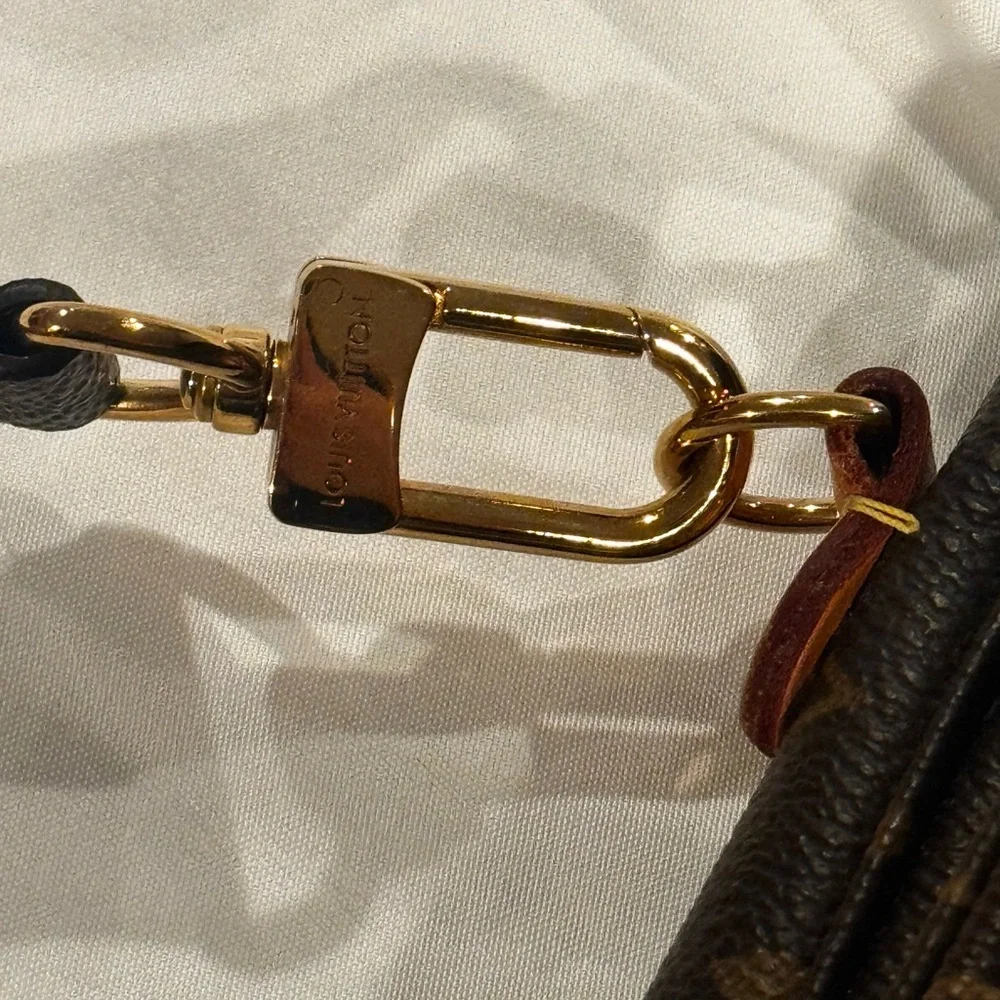 Louis Vuitton Pochette Métis Bag - Picture 7 of 8